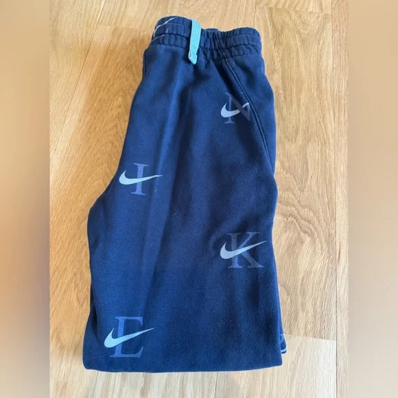 Nike All-Over Print Club Fleece Joggers 'Blue' Boys M - Picture 6 of 8